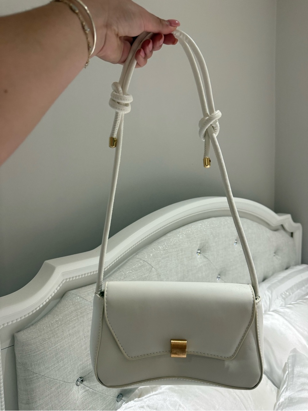 Amazon White Shoulder Bag with Gold Accent